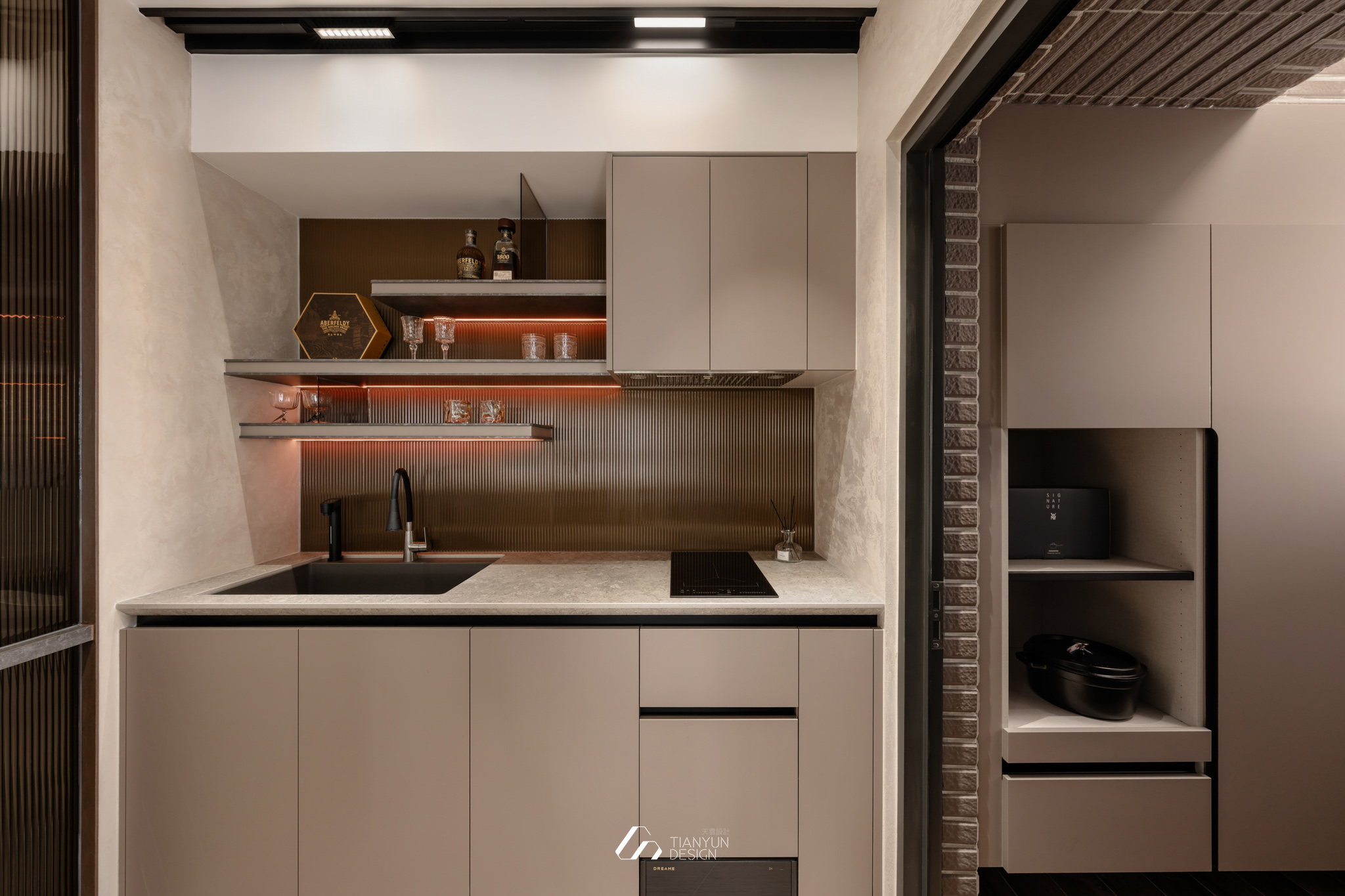 天雲流光 / 現代風